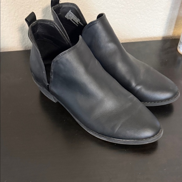 Universal Thread Shoes - Universal Thread Sleek Black Ankle Boots